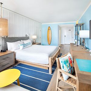 Deluxe King Room Accessible